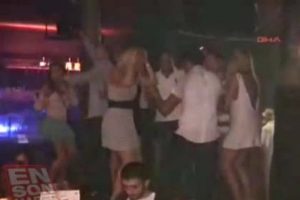 Akdeniz'de turistler b&ouml;yle &ccedil;ılgınca eğlendi