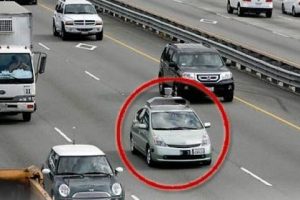 S&uuml;r&uuml;c&uuml;s&uuml;z otomobile ehliyet!