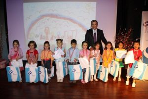 K&uuml;&ccedil;&uuml;k ressamlar &ouml;d&uuml;llendirildi