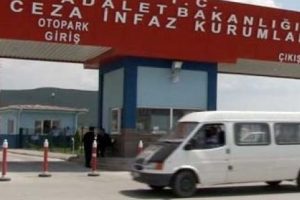 Sincan Cezaevi &ouml;n&uuml;nde &ccedil;atışma!