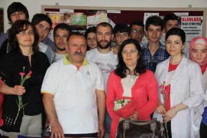 &Ouml;ğretmene şiddete tiyatrolu tepki