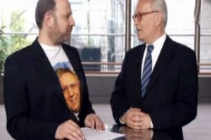 Aziz Yıldırım tiş&ouml;rt&uuml; ile r&ouml;portaj