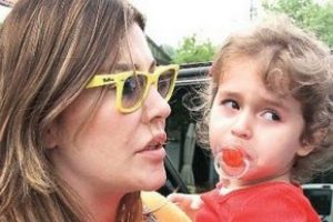 Deniz Akkaya, gazetecileri g&ouml;r&uuml;nce &ccedil;ıldırdı