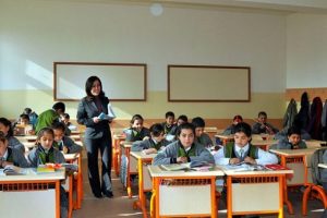 Uyum sağlayamayan okul &ouml;ncesine d&ouml;necek
