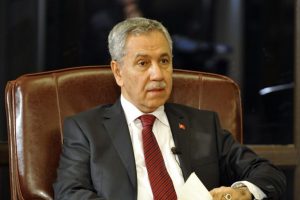 B&uuml;lent Arın&ccedil;'tan &ccedil;arpıcı a&ccedil;ıklamalar