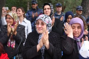 Engelliler asker oldu, anneleri g&ouml;zyaşlarını tutamadı