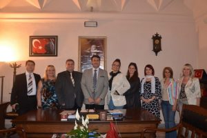 Zeki M&uuml;ren hayranlarından D&uuml;ndar'a teşekk&uuml;r