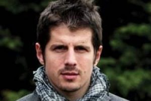 Emre Sadri Şener'i mahkemeye verdi