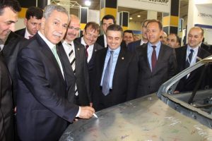 Arın&ccedil; Otomotiv Fuarı'nı ziyaret etti