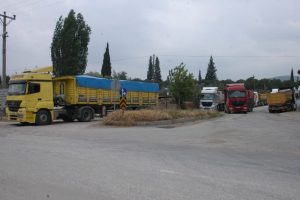 Yol kapanınca mahsur kaldılar
