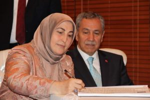 B&uuml;lent Arın&ccedil;'ın duygulu anları