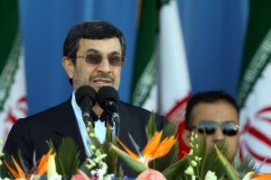 Ahmedinejad'a mektup yağdırdılar