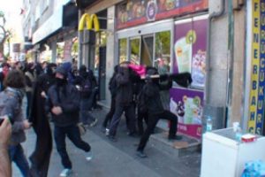 Polisten 1 Mayıs operasyonu: 60 g&ouml;zaltı