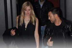 Serdar Orta&ccedil;'ın sarışını &ccedil;ok utanga&ccedil;!
