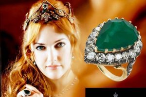 H&uuml;rrem Sultan'ın y&uuml;z&uuml;ğ&uuml; davetiyelerde