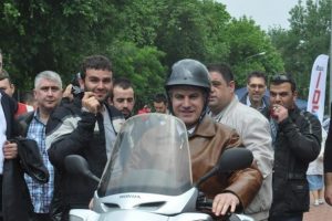 Vekilin motosiklet sevdası