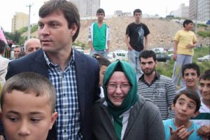 Ertuğrul Sağlam'ı g&ouml;r&uuml;nce h&uuml;ng&uuml;r h&uuml;ng&uuml;r ağladı