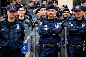 Polis ve astsubaya b&uuml;y&uuml;k ikramiye