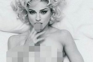 Madonna'nın &ccedil;ıplak fotoğrafına rekor fiyat