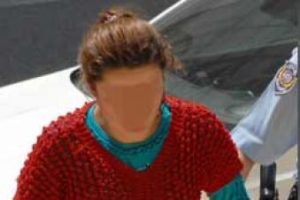Tacizcisini ağaca bağladı, bı&ccedil;akladı, fotoğrafladı