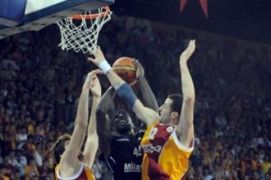 Potada derbi Galatasaray'ın
