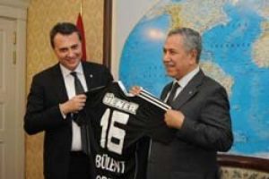 Arın&ccedil;'a 16 nuramalı Beşiktaş forması verdi