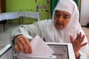 Cezayir'de meclisin &uuml;&ccedil;te biri kadın