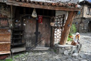 700 yıllık k&ouml;y dizilerin g&ouml;zde mekanı