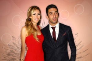 Arda Turan ve Sinem Kobal'dan evlilik provası
