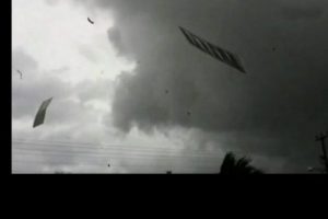 Antalya'da korkutan hortum