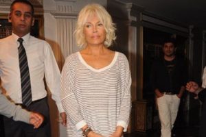 Ajda Pekkan'a yağmur engeli