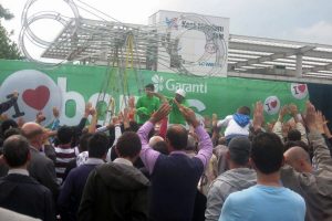&Ccedil;inli akrobatlar nefes kesti