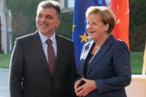 Merkel'den T&uuml;rk ekonomisine &ouml;vg&uuml;