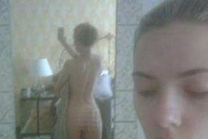&Ccedil;ıplak fotoğrafları başına iş a&ccedil;tı!