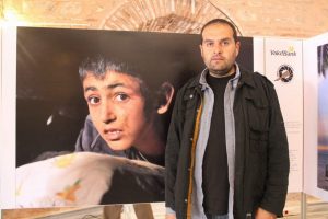 "Yunus metanetli bir şekilde etrafı izliyordu"