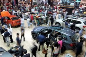Otomobilde fiyat &ccedil;ıtası y&uuml;kseldi