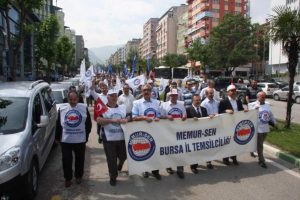 "H&uuml;k&uuml;met kamu g&ouml;revlilerine verdiği değeri ortaya koymuştur"