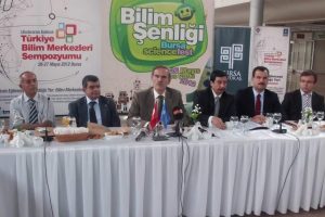 Robotlar futbol ma&ccedil;ı yapacak