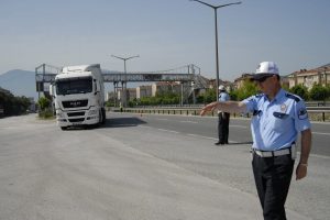 Trafik kontrol&uuml; kazaya sebep oldu