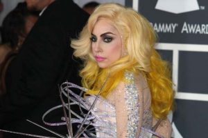 Lady Gaga'ya '&ccedil;akma saat' tepkisi