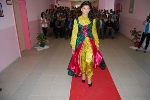 Defileli yıl sonu sergisi