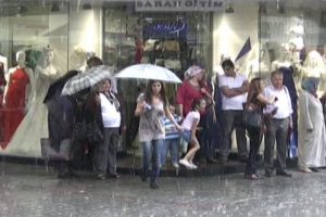 Bardaktan boşalırcasına yağmur yağdı