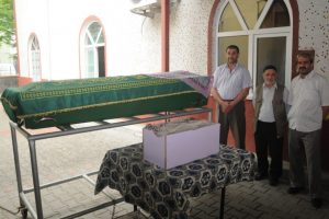 Minik bebek ve annesi koyun koyuna toprağa verildi