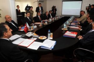 Memurların g&ouml;z&uuml; kulağı bu toplantıda olacak