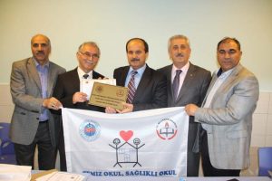 İneg&ouml;l'de 5 okula beyaz bayrak