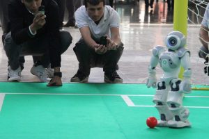 Bu robotlar futbol oynuyor
