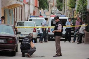 Baba ve oğluna m&uuml;şteri kurşunu