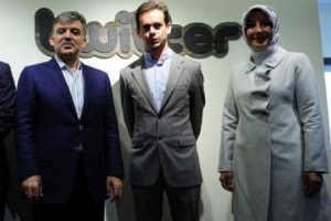 Cumhurbaşkanı G&uuml;l Twitter'i gezdi