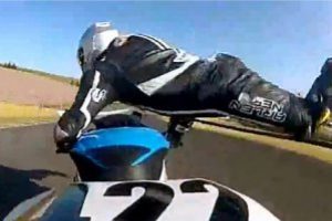 Motor &uuml;st&uuml;nde dengesini kaybedince..