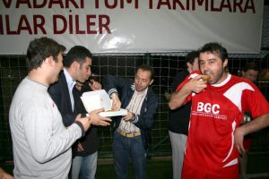 &Ccedil;eyrek finali baklava ile kutladılar